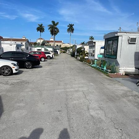 Beautiful Mobile Home In Hallandale Beach Extérieur photo